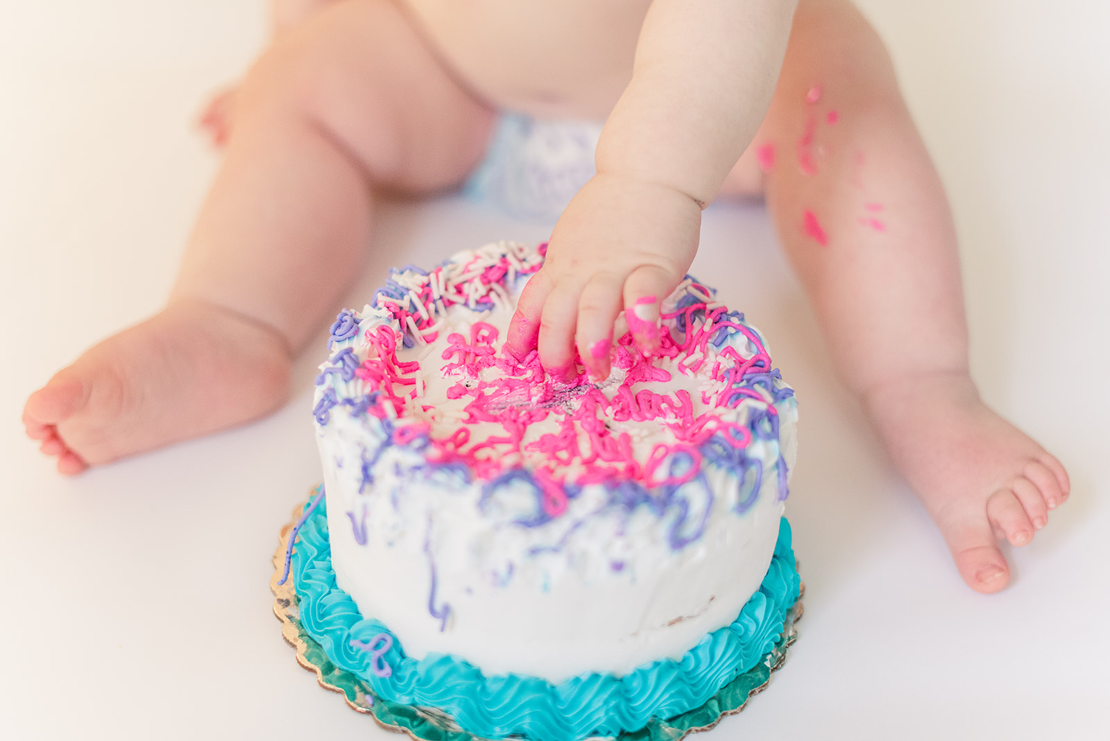 Discover the joy of a minimalist cake smash for your one-year-old's birthday. Our baby photography captures authentic moments in York, Harrisburg, Lancaster, and Baltimore.