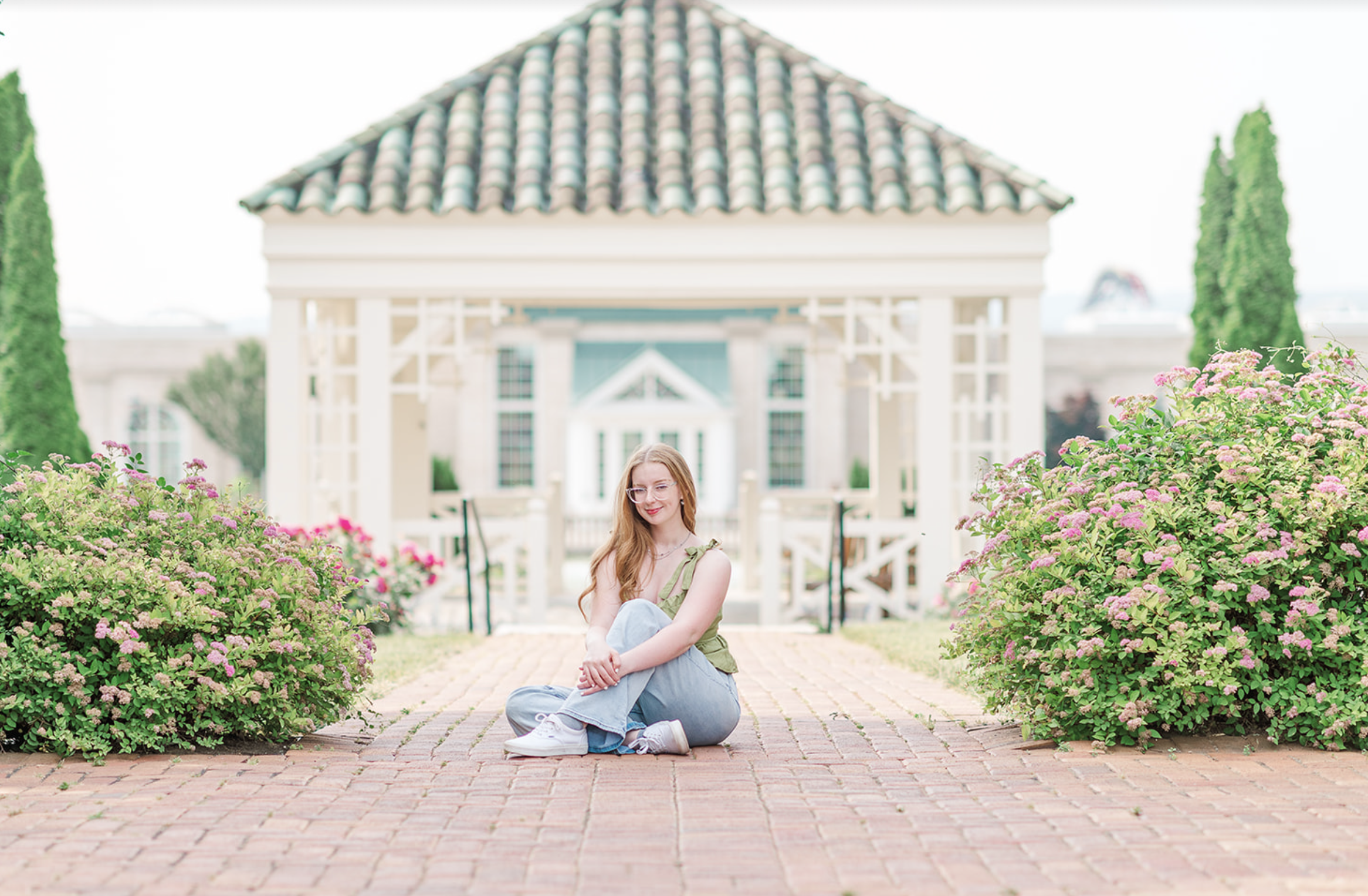 Senior girl posing gracefully in front of Hershey Gardens