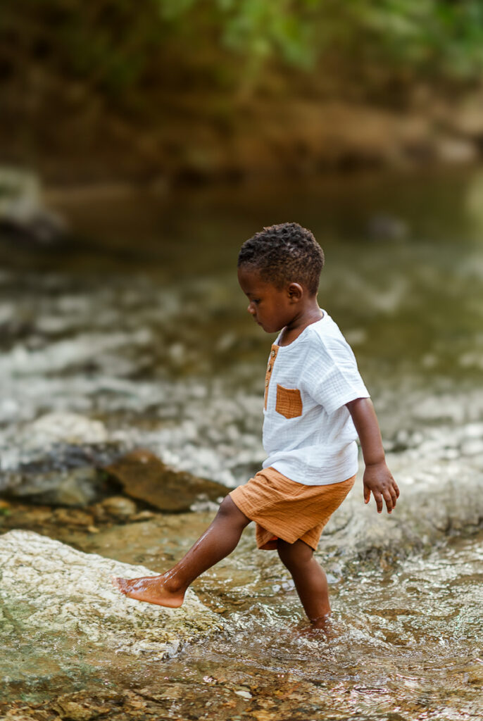 family photography session at Mill Creek Preserve in York Pennsylvania